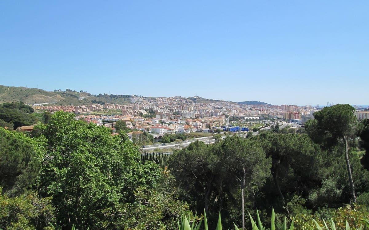 Vista de Ciudad Jardín desde el Jardín Botánico La Concepción (Málaga)