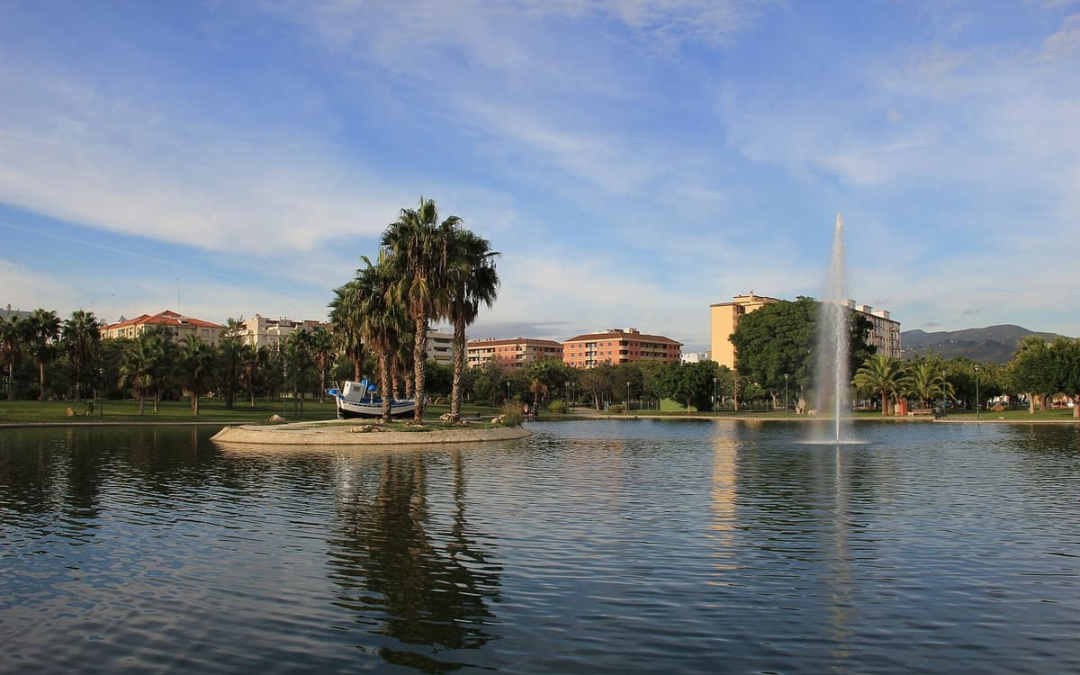 Estanque y surtidor del parque de Huelin, en Málaga