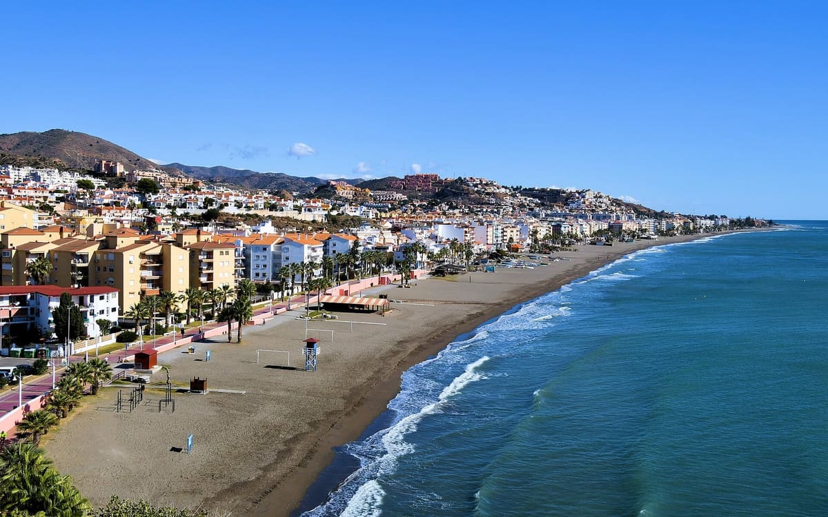 Playa y paseo marítimo de Rincón de la Victoria