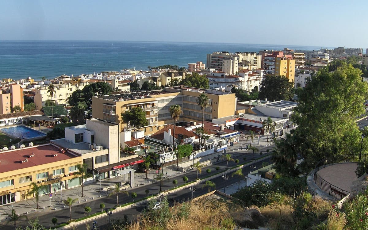 Vista de La Carihuela desde el parque de La Batería, en Torremolinos